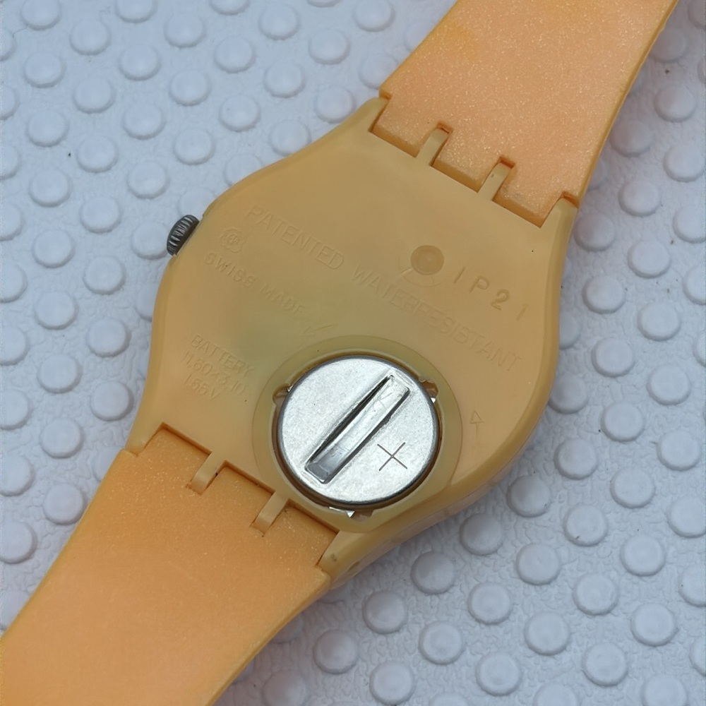 Swatch Watch - GJ132 - FLAKY YELLOW - Picture 6 of 10